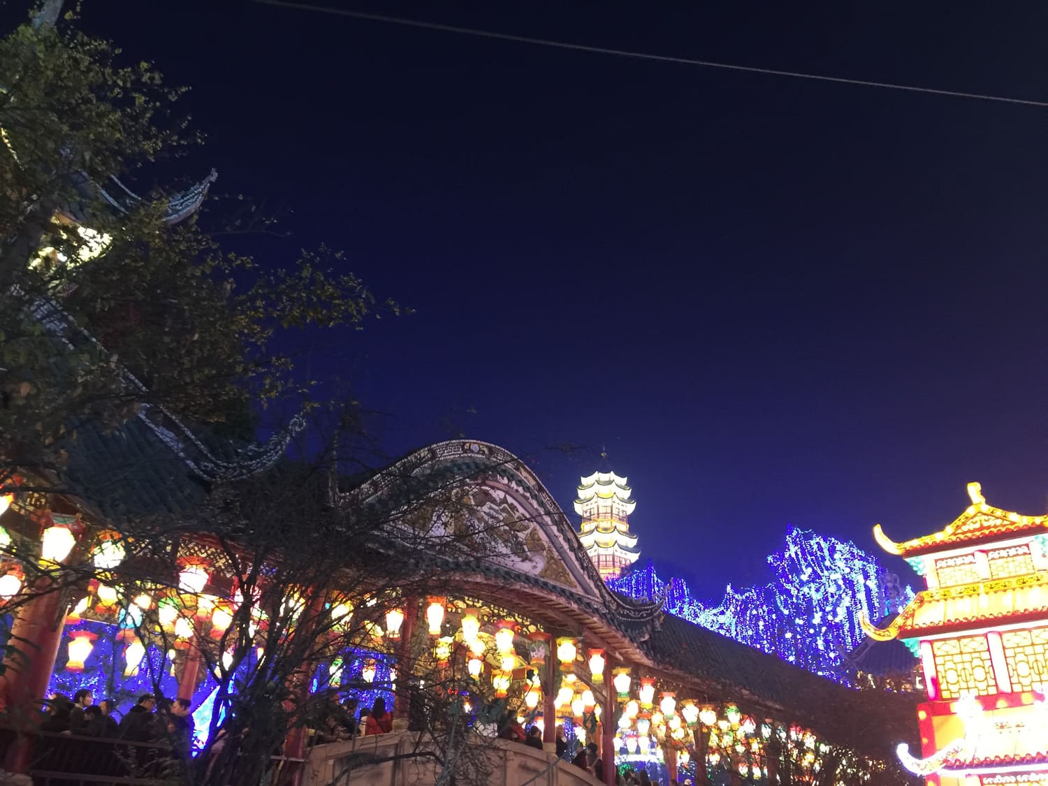 暮色中的灯桥